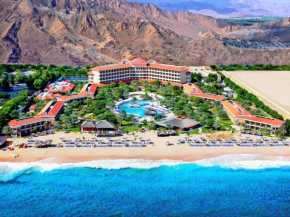 Гостиница Fujairah Rotana Resort & Spa - Al Aqah Beach  Фуджейра